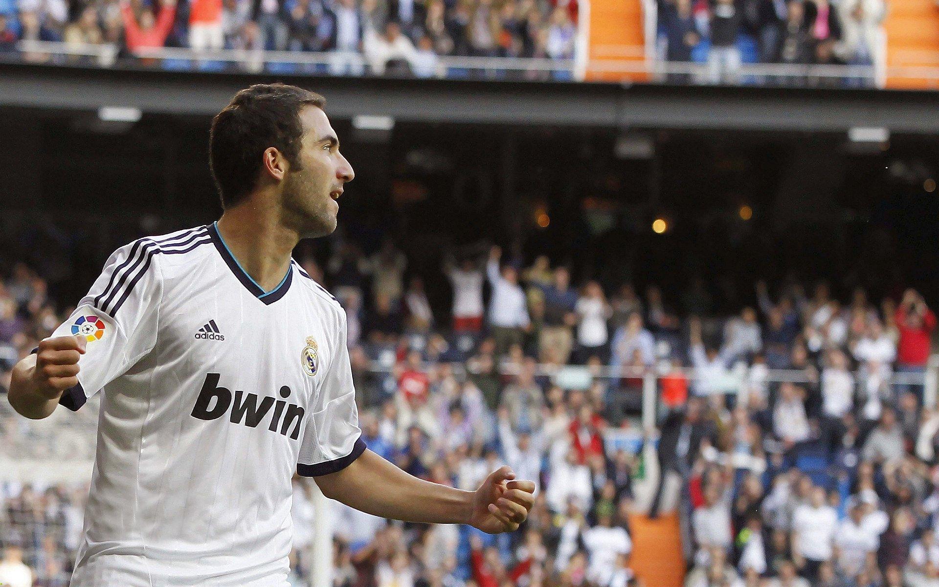 C罗梅开二度助利雅得胜利逆转取胜 传奇继续书写