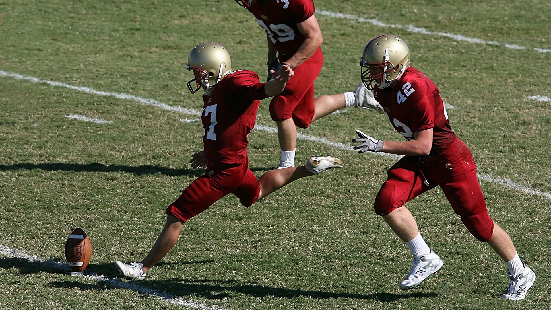 中国冰壶队世锦赛惊艳亮相 新生代力量展现强劲竞争力