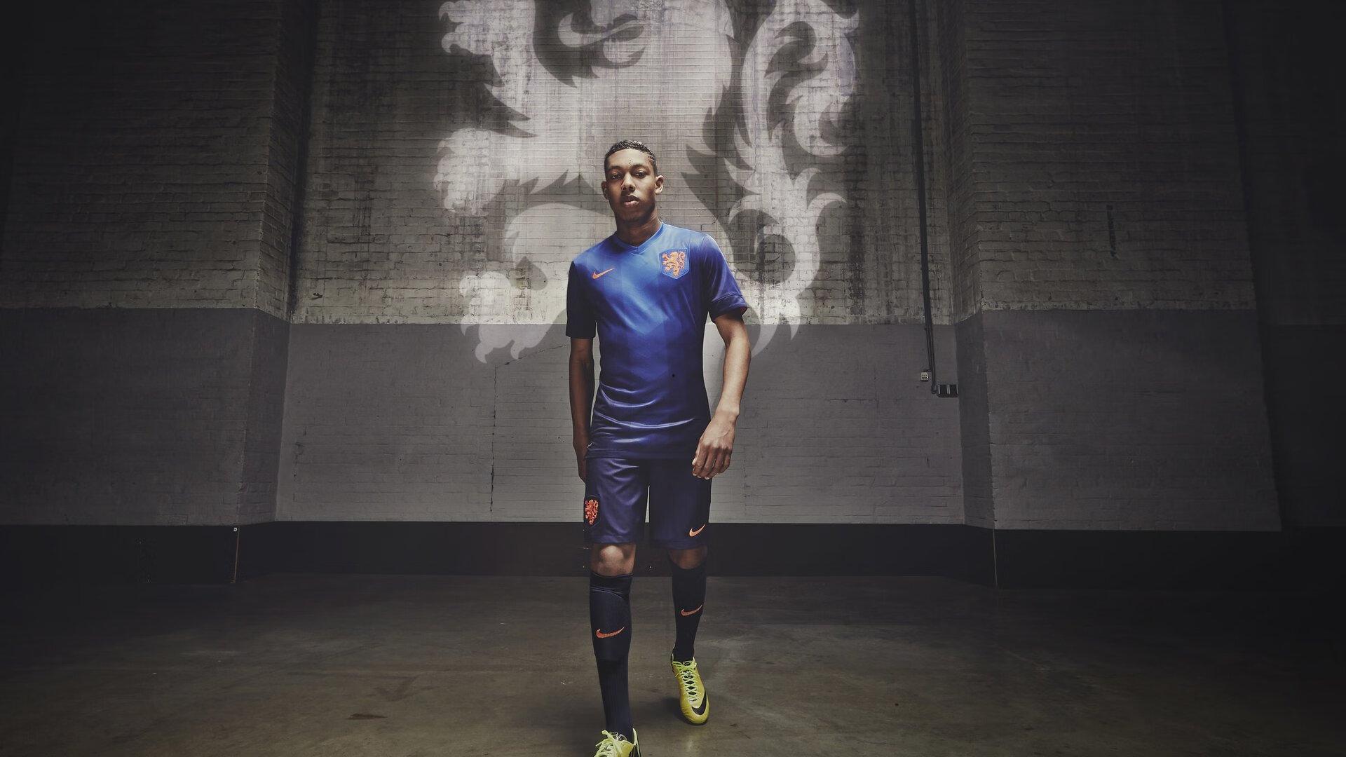 巴萨新星亚马尔伤情引关注,德科透露球员正进行深度康复治疗